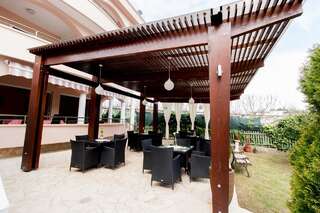 Гостевой дом Guest House Pasha Улцинь Стандартный двухместный номер с балконом и видом на сад-10