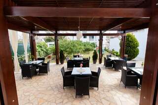 Гостевой дом Guest House Pasha Улцинь Стандартный двухместный номер с балконом и видом на сад-11