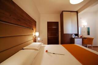 Гостевой дом Guest House Pasha Улцинь Стандартный двухместный номер с балконом и видом на сад-15