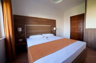 Гостевой дом Guest House Pasha Улцинь Стандартный двухместный номер с балконом и видом на сад-16