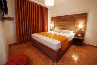 Гостевой дом Guest House Pasha Улцинь Стандартный двухместный номер с балконом и видом на сад-17